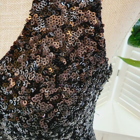ALICE + OLIVIA SMALL SEQUIN BLACK TANK SIZE SMALL - Picture 5 of 7